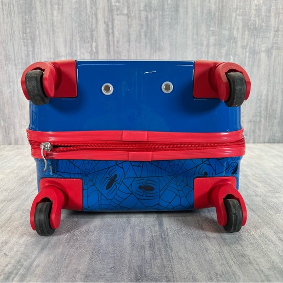 Heys Marvel Spiderman Hardside Kids Carry On 18" Spinning Luggage Bag Wheeled - Picture 6 of 13
